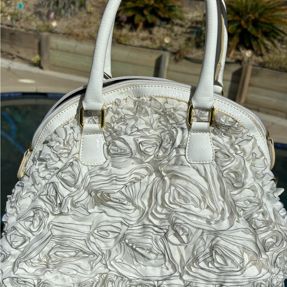 Purse beautiful unique party and dressy.